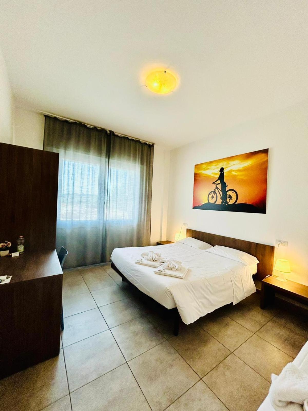 Hotel Bed & Bike チェゼーナ エクステリア 写真